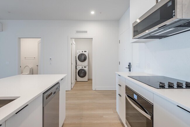 Building Photo - L1111