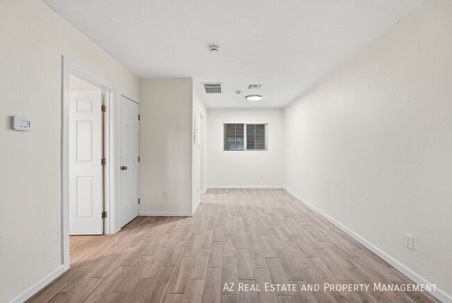 Foto del edificio - 1802 E Coronado Rd