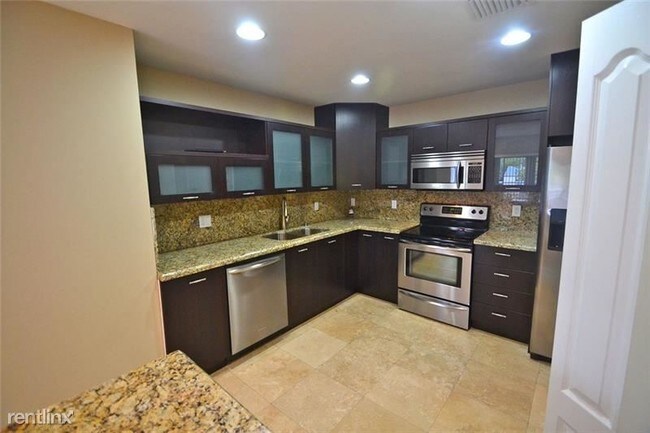 Foto del edificio - 4 br, 4 bath House - 504 SW 10th St