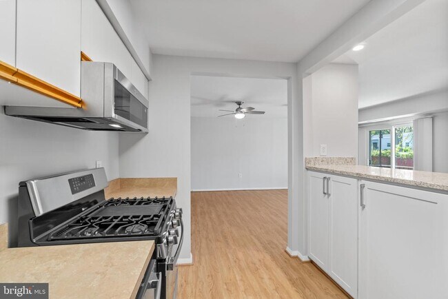 Building Photo - 208 Victor Pkwy