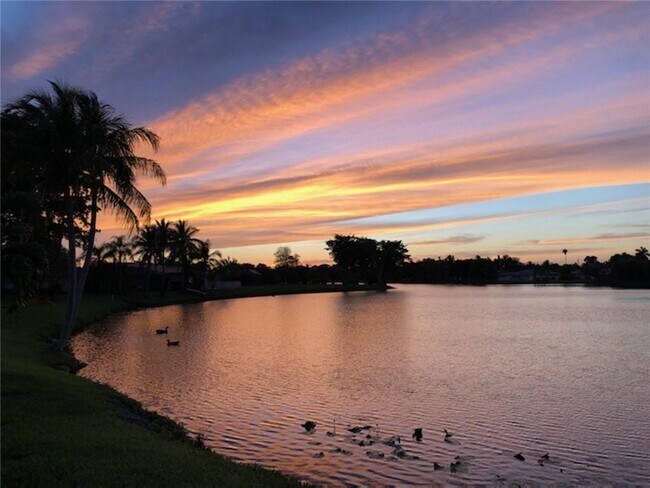 Foto del edificio - 16615 Waters Edge Dr