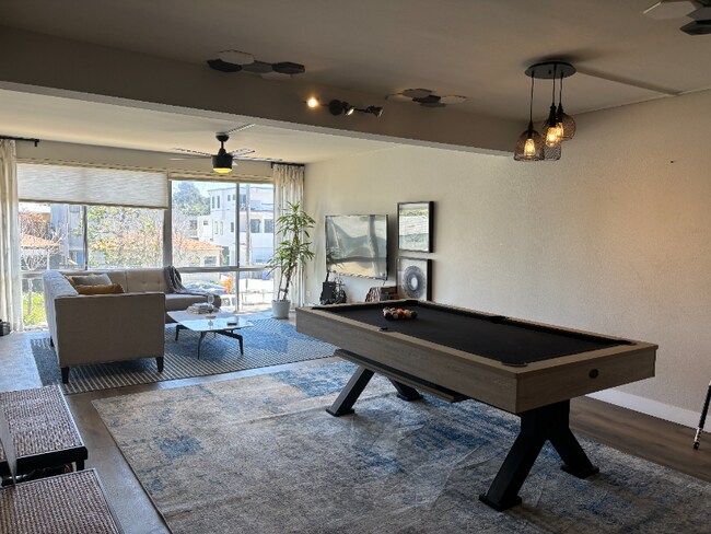 Foto del edificio - 4944 Cass St
