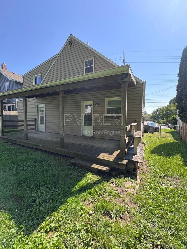 Building Photo - 2876 Hudson Dr