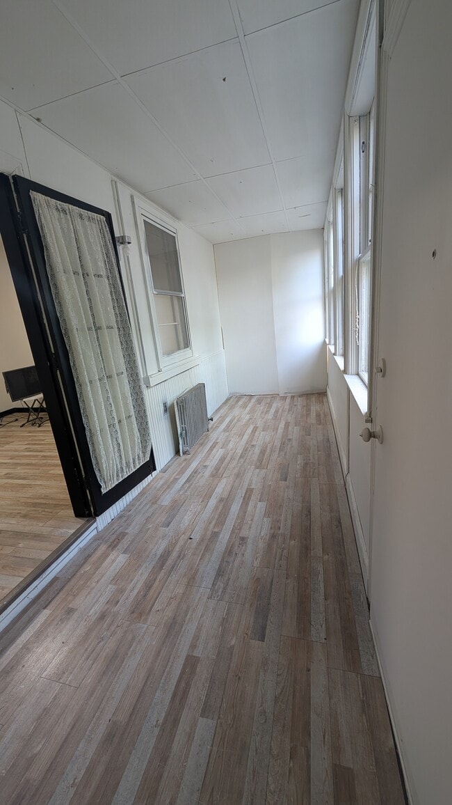 Sunroom - 18 Kernick St