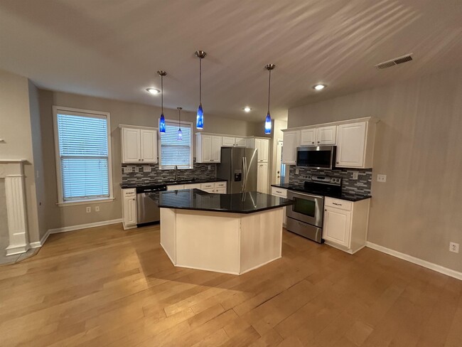 Building Photo - 1390 Island Town Dr