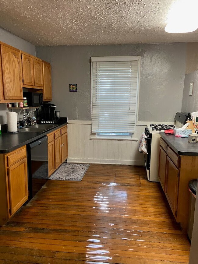 Building Photo - 2289 W 11th St