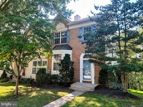 Building Photo - 8864 Briarcliff Ln