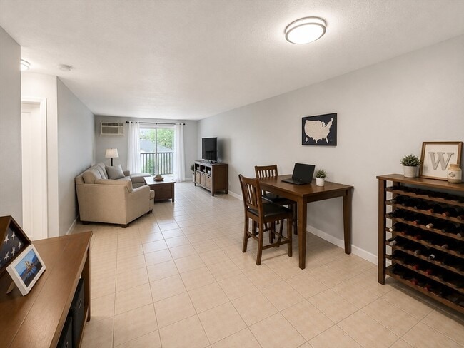 Building Photo - 9 Kenmar Dr