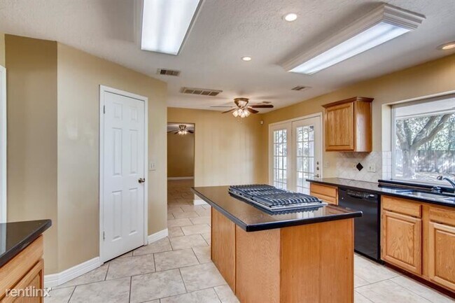 Building Photo - 4 br, 2.5 bath House - 16918 River Willow ...