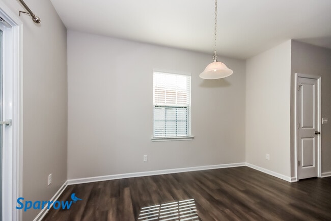 Building Photo - 190 Cromwell Drive N