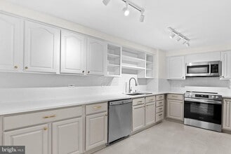 Building Photo - 4601 N Park Ave