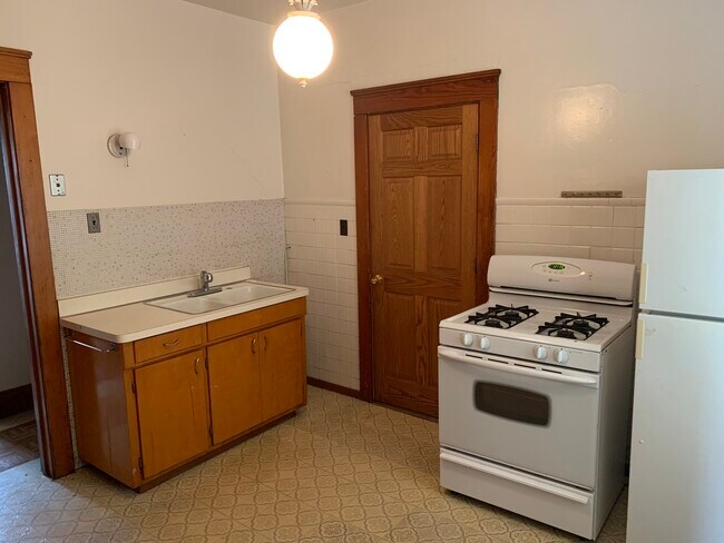 Building Photo - 2628 S 31st St