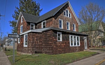 Building Photo - 223 W 6th St