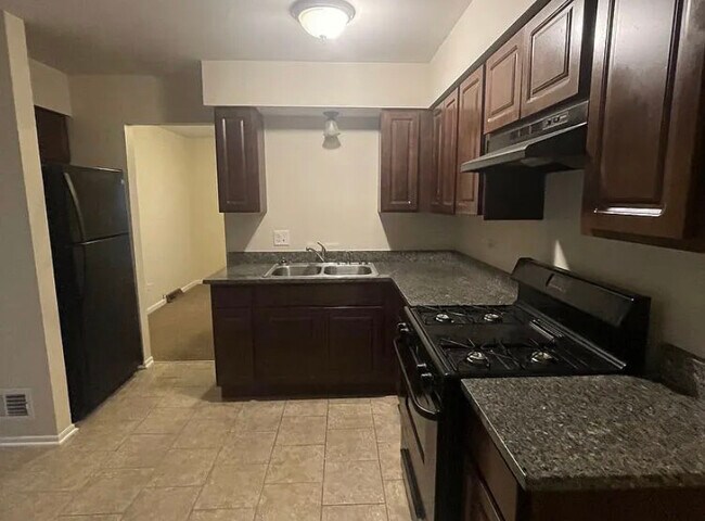 Kitchen - 14813 Homan Ave