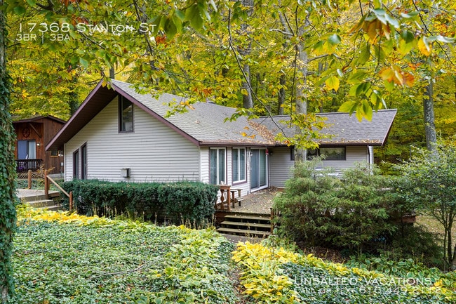 Building Photo - Adorable West Olive cottage home near Lake...