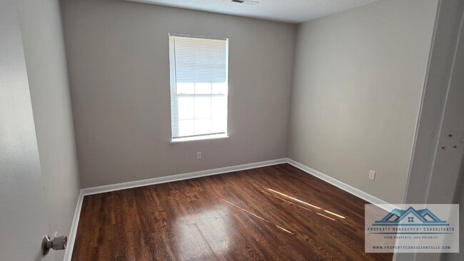 Building Photo - 1606 Broadway Blvd