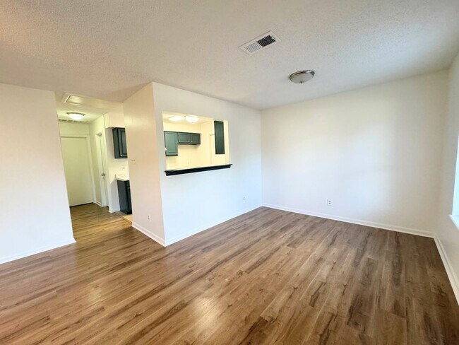 Foto del edificio - 6207-6207 Sandlin Ave