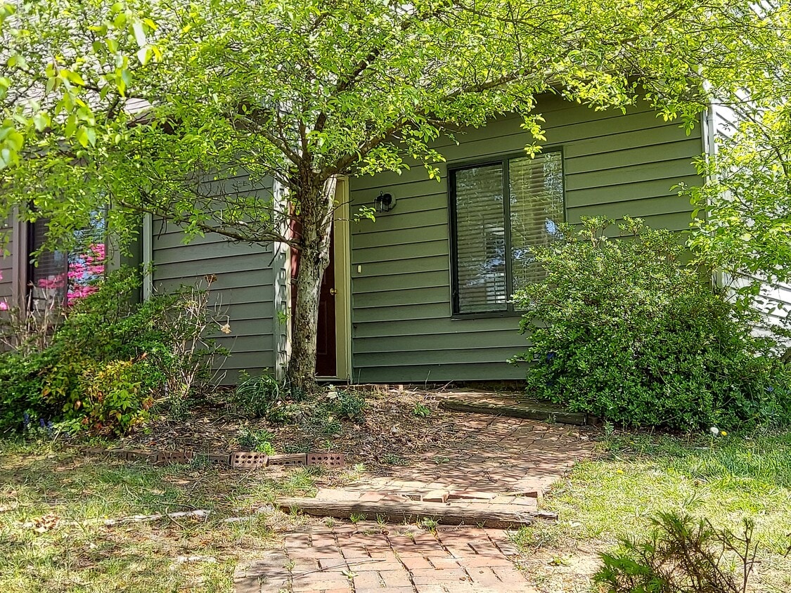 15 Waterwheel Ct, Charlottesville, VA 22902 Townhome Rentals in