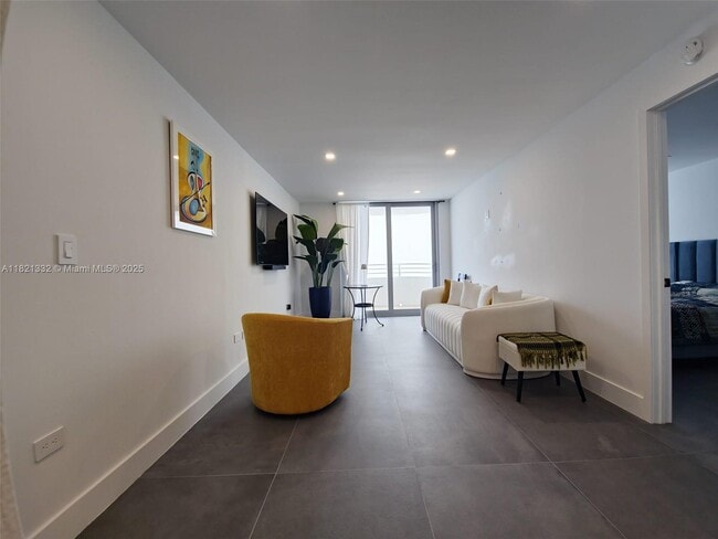 Building Photo - 5555 Collins Ave