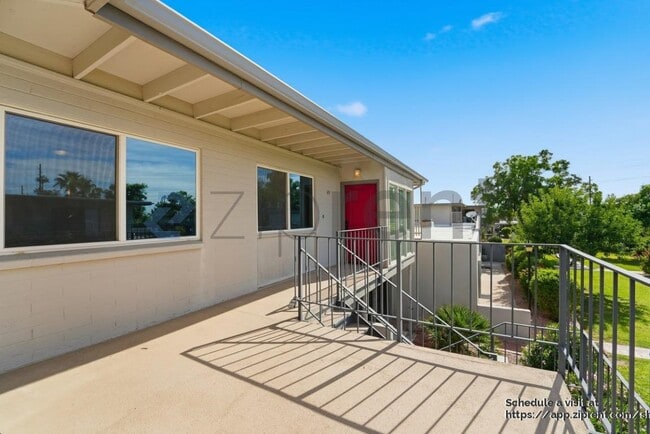 Building Photo - 4142 E Calle Redonda