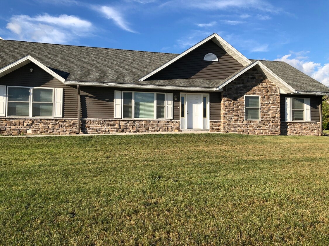 Primary Photo - 2910 Grand Cypress Ln