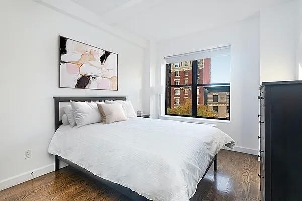 Primary Photo - 212 W 91st St