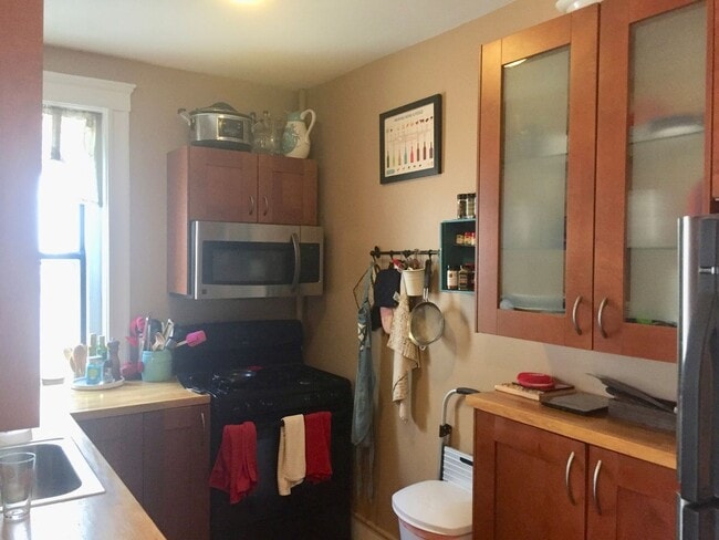 Photo - WOW!!!  NICE BRIGHTON 2 BED NEAR CLEVELAND CIRCLE House
