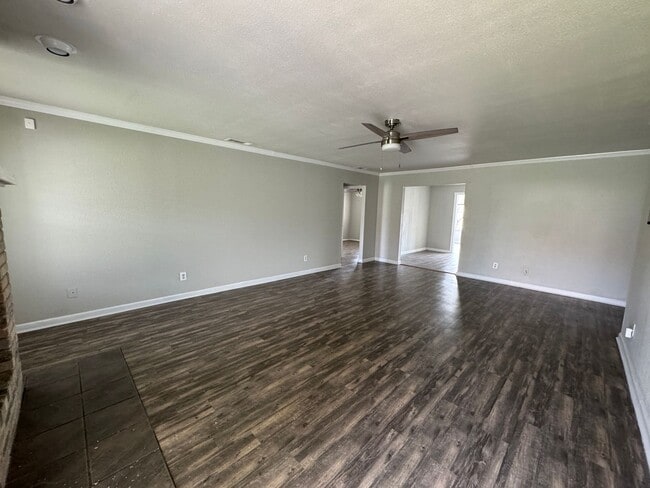 Building Photo - 360 Virtual Tour Available