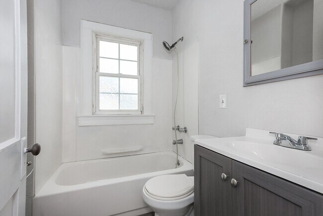 Foto del edificio - 4930 E 108 ST GARFIELD HEIGHTS, OH. 44125