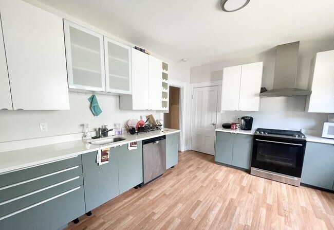 Building Photo - 158 Boston St