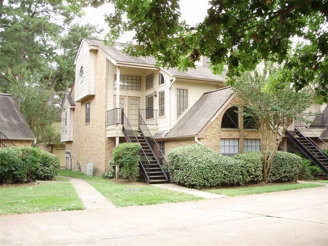 Foto del edificio - 16800 Sugar Pine Dr