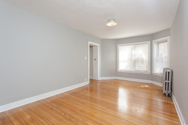 Building Photo - 2212 E 70th St