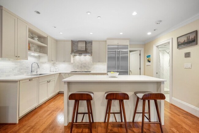 Building Photo - 38 Upton St