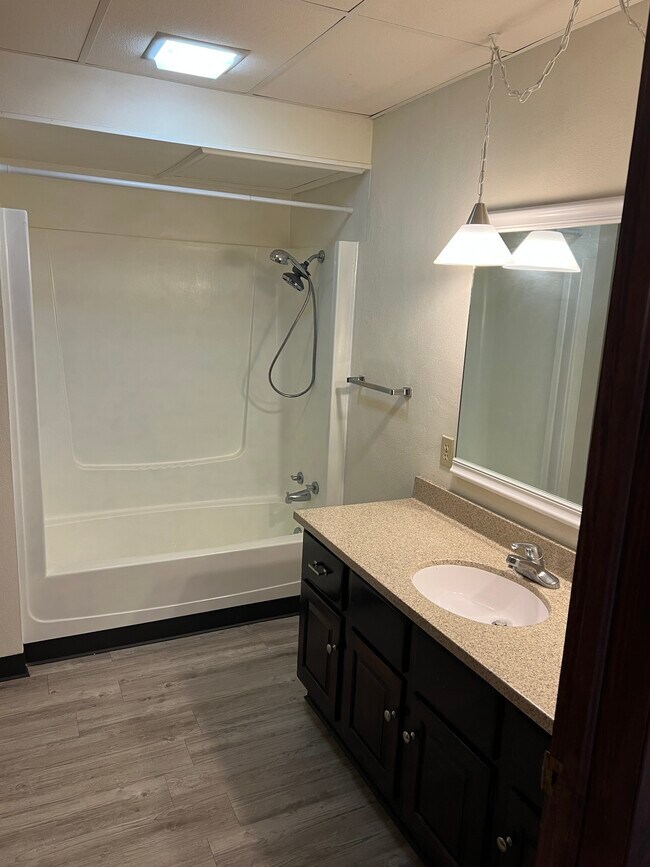 Foto del edificio - 2526 Rebecca Ct W