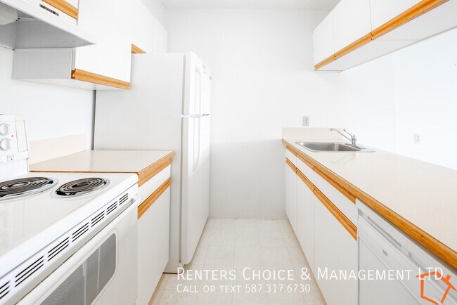 Photo du bâtiment - Downtown Condo Complex with Gym, Elevator & Parkade