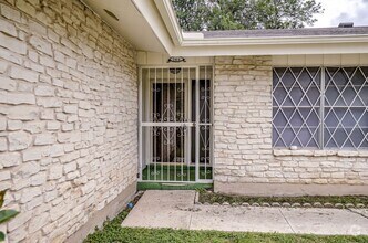 Building Photo - 206 Meadow Path Dr