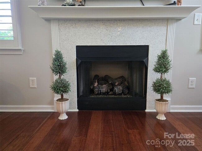 Building Photo - 809 Ledgestone Ct