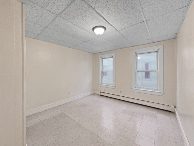 Building Photo - 286 Farnham St