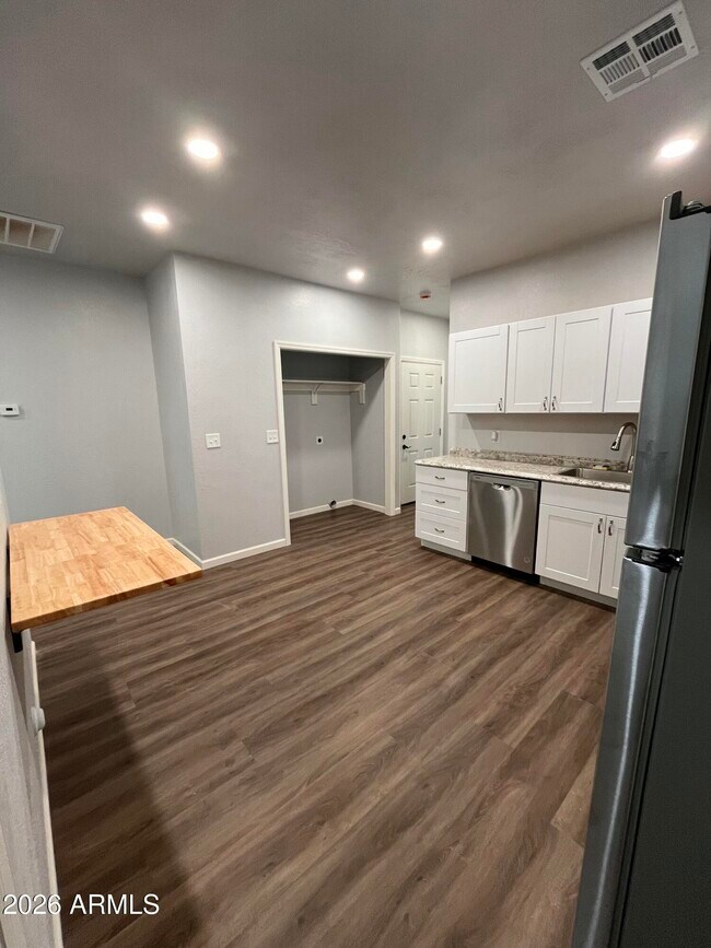 Foto del edificio - 713 W Adobe Dam Dr