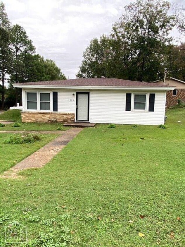 Primary Photo - 1004 Oakdale St