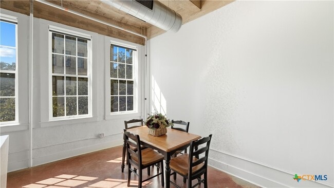 Foto del edificio - 222 Losoya St