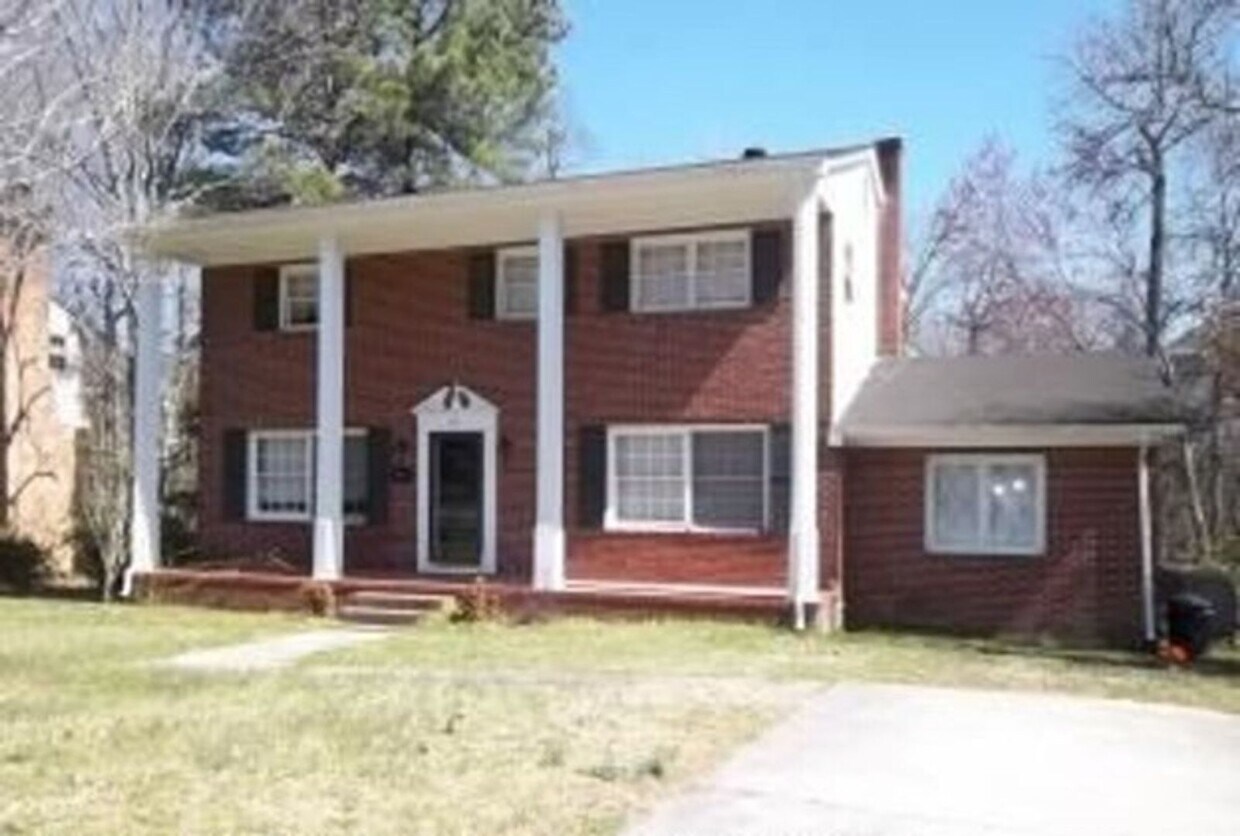 Primary Photo - 5 bedroom/ 2.5 bathroom- Skipwith Farms