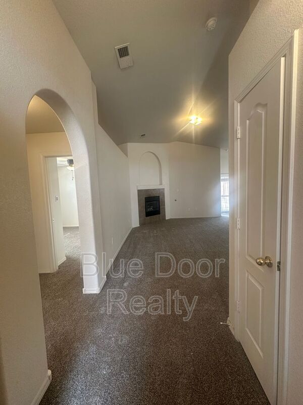 Foto del edificio - 380 Whispering Meadows Dr