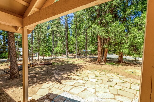 Building Photo - Beautiful, remodeled & spacious 3-bed 2-bath home in Grizzly Flats