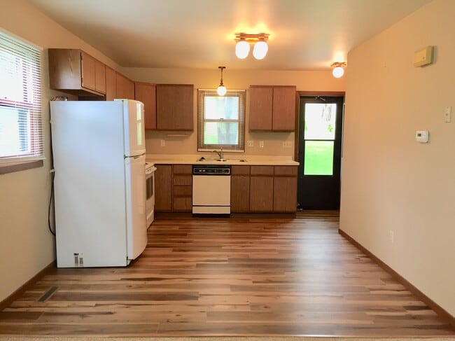 Kitchen - 324 Sherri Dr