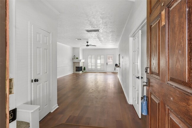 Building Photo - 2118 Gemini St