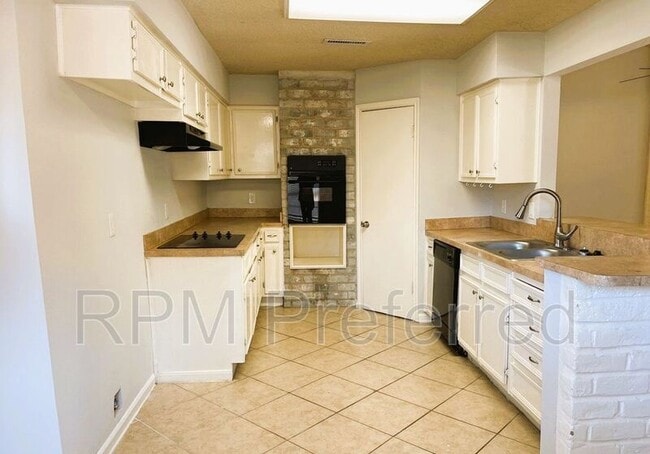 Building Photo - 23034 Cranberry Trail