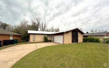 Building Photo - 705 Woodland Way