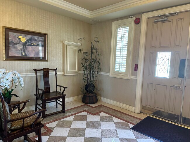 Lobby - 10595 Ashton Ave