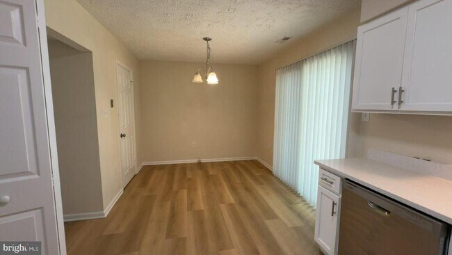 Building Photo - 2431 W Rosecroft Village Cir
